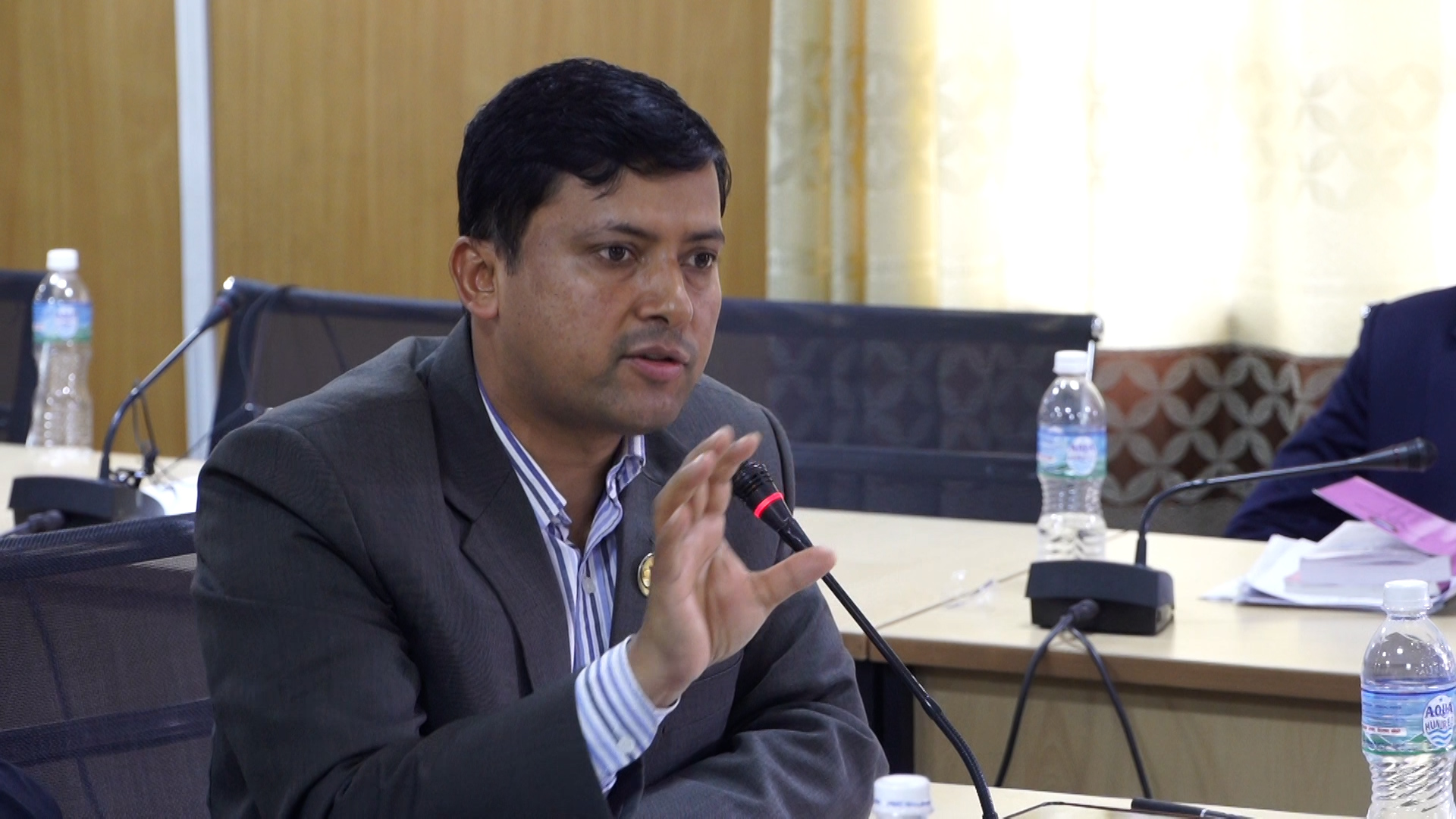 गम्भीर रोग पीडितलाई गरिबीको परिचयपत्रकै आधारमा सुविधा दिने व्यवस्था गरिनु हुदैन्ः  सांसद बर्तौंला